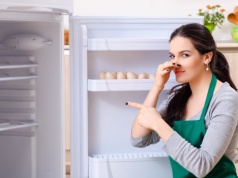 Tak usuniesz nieprzyjemny zapach z lodówki. Wystarczą 2 składniki z kuchni