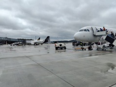 Balice: kolejne zatrzymania. Osoby z listów gończych w rękach służb