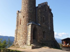 20 minut spaceru i jesteś w innym świecie. Ten dolnośląski zamek to obowiązkowy punkt