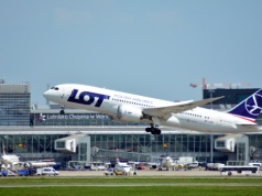 LOT rozważa odwoływanie lotów, jeśli ceny paliwa utrzymają się na rekordowym poziomie. „Dostosowanie siatki do nowych realiów”