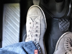 Ile wytrzyma sprzęgło? Wszystko zależy od kierowcy. Oto najczęstsze błędy, które skracają jego życie