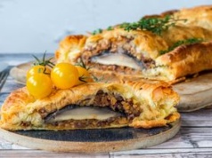 Brytyjski klasyk przygotowuję w bezmięsnej wersji. Wszystko za sprawą aromatycznego farszu