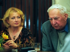 Zaczęło się od wpadki i odmowy. Nikt nie wierzył w ten związek. Przetrwali wszystko