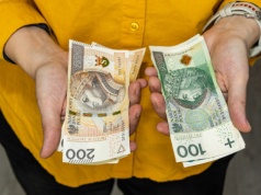 ZUS rusza z wypłatami już od 2 kwietnia. Rozdaje nawet 4353 zł i nie patrzy na dochód