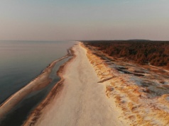 Najdłuższa plaża Europy. Nie przejdziesz jej w jeden dzień. Wszystko nad Bałtykiem