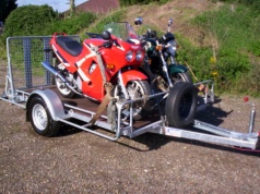 Wozisz motocykl na przyczepie? Uważaj, teraz łatwiej stracisz prawo jazdy