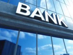 Banki pod presją kolejnej fali pozwów kredytobiorców. Tak toczy się gra o "darmowy kredyt"