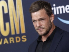 Alan Ritchson nie usłyszy zarzutów po bójce z sąsiadem. Działał w samoobronie