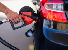 Orlen znowu obniża ceny hurtowe paliw. Tyle zapłacimy za benzynę i diesel