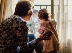 Przełom w wypłatach 800 plus. Teraz pieniądze ze świadczenia dostaną też dziadkowie