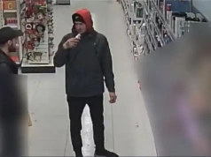 Kradzież w olsztyńskiej drogerii. Policja publikuje wizerunki podejrzanych