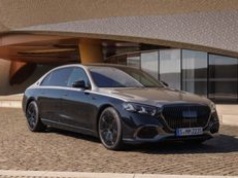 Mercedes-Maybach Klasy S także przeszedł lifting. Zachował V12, ale nie wszędzie