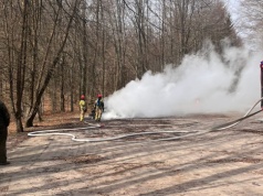 Pożar samochodu elektrycznego. Auto zapaliło się na parkingu