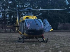 Roczny chłopczyk wypadł z balkonu na drugim piętrze. Śmigłowiec LPR zabrał go do szpitala w Warszawie