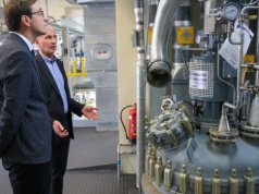 Bezpieczeństwo lekowe: Warszawa uruchamia centrum produkcji substancji czynnych (API)