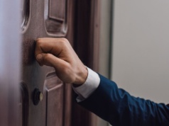 Kontrolerzy ruszyli w teren, pukają do drzwi Polaków. Sprawdzają, czy dopełniłeś obowiązku