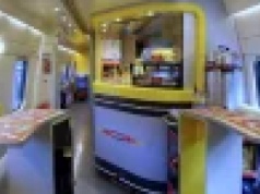 Absurd w PKP Intercity: Pobierają kaucję za napoje, ale butelek nie przyjmują