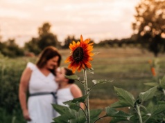 Sukienki dla mamy i córki – przewodnik po modzie w stylu "mini-me"