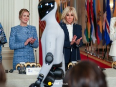 To nie Marta Nawrocka była gwiazdą spotkania z Melanią Trump. Brigitte Macron wolała jego