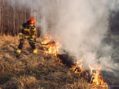 Małopolska: 45-latek ofiarą wypalania traw