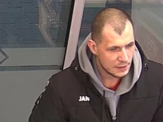 Zniszczył lusterko w samochodzie. Szuka go policja