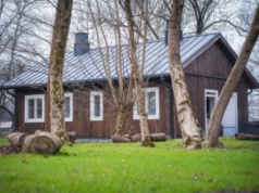 Domki fińskie wróciły na Pole Mokotowskie, w podobnym mieszkał Ryszard Kapuściński