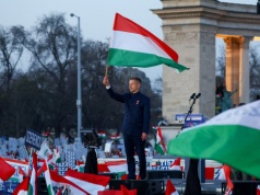 Dziennikarz „Rzeczpospolitej” zobaczył, jak Péter Magyar walczy o głosy