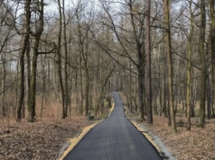 Zamknięty odcinek rolkostrady w Dolinie Trzech Stawów. Jest objazd przez las
