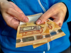 Rząd przedłuży wypłatę Fuel Allowance przez wojnę w Iranie