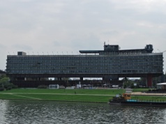 Ważą się losy Hotelu Forum. Społecznicy chcą jego ochrony, właściciel sprzeciwia się wpisaniu do rejestru zabytków