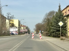 Trwa naprawa zapadniętych studzienek w Ostrowcu
