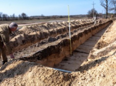 Prof. Ossowski: poszukiwania szczątków polskich ofiar UPA w Ugłach będą kontynuowane