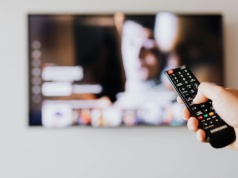 Cyfrowy dom bez limitów. Jak łącze światłowodowe zmienia konsumpcję treści VOD w 4K?