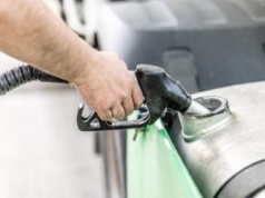 W tym kraju obcokrajowcy zapłacą jeszcze więcej za olej napędowy. Kolejna podwyżka