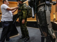 Żołnierze jak z filmów sci-fi. Egzoszkielety trafiają na front w Ukrainie