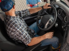 Eksperci biją na alarm: co drugi kierowca ciężarówki w Niemczech wyłącza systemy ratujące życie