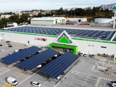 Znana sieć inwestuje w instalacje fotowoltaiczne na parkingach i dachach sklepów