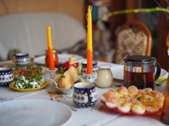 Polacy zaciskają pasa przed świętami. Handel reaguje falą promocji