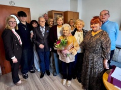 Stulatka chodzi na kebaba i siłownię