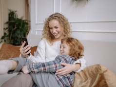 Częste korzystanie z mediów społecznościowych może wpływać na koncentrację i rozwój mowy dzieci