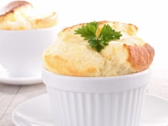 Jak zrobić idealny suflet serowy? Oto łatwy przepis, krok po kroku