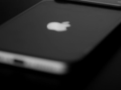 Apple zmienia podejście do AI. Siri zaskoczy możliwościami