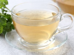 Weź z lodówki i zrób napar na trawienie i obrzęki. Działa lekko moczopędnie