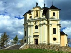 Wygląda jak statek nad drzewami. Powstał wieki temu. "Sprytny osioł" dodaje tajemnicy