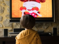 Psychologowie ostrzegają przed 5 popularnymi bajkami. Rodzice nie widzą zagrożenia