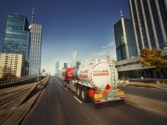 Tańsze paliwo jeszcze przed Wielkanocą. Rząd przyjął pakiet CPN