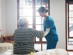 Przejąłeś majątek? Będziesz musiał opłacić pobyt darczyńcy w DPS-ie. Nowe przepisy lada dzień