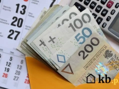 Polacy tracą co miesiąc setki złotych z pensji. Wszystko przez obowiązkowe potrącenia