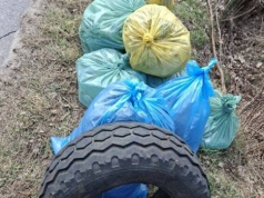 Grabostów świeci przykładem. Mieszkańcy wspólnie posprzątali las i pobocza