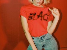 „Myślałam, że te czasy minęły, ale uczniów nadal się tresuje”, wywiad z Reni Jusis